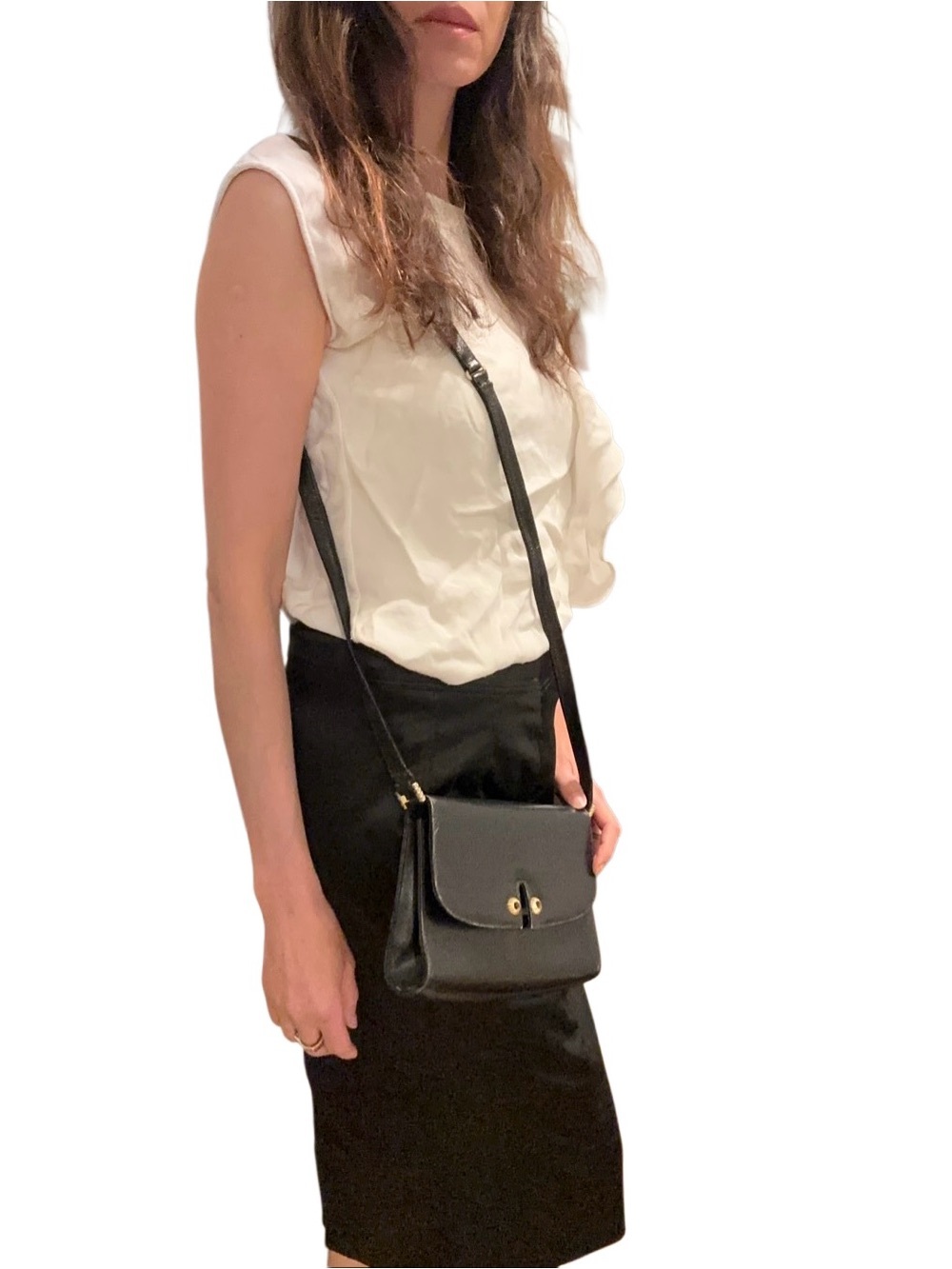 Gucci Black Leather Shoulder Bag with Gold Accents - Picture 13 of 13